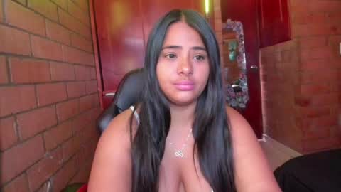 Snapshot of dayanasuarez17 chatting on 08-04-26, 01:03 PAULA wh online show from 08-04-26, 01:03