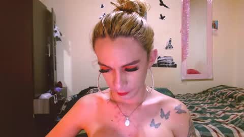 Snapshot of dayanna_01_ chatting on 07-10-26, 08:44 dayanna_01_ online show from 07-10-26, 08:44