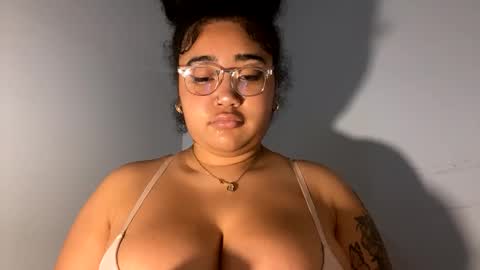 Snapshot of dayqueen1 chatting on 05-16-26, 10:36 dayqueen1 online show from 05-16-26, 10:36