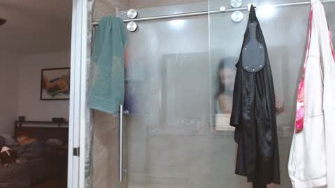 Snapshot of dazeydo chatting on 12-22-24, 02:49 Dazey online show from 12-22-24, 02:49