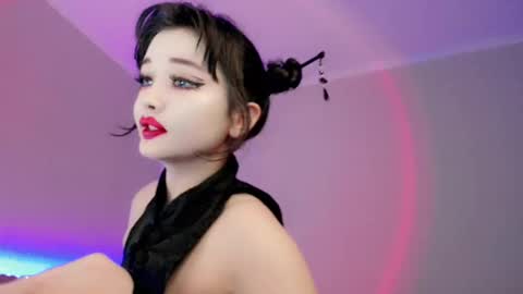Snapshot of dazzl1ngfire chatting on 10-19-25, 03:01 Natsumi online show from 10-19-25, 03:01
