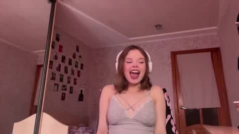 Dee online show from 06-07-26, 08:18