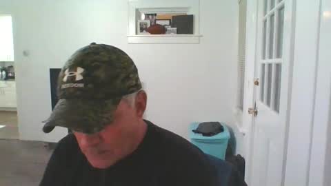 Snapshot of deano2nyc chatting on 12-25-24, 11:10 Deano DILF online show from 12-25-24, 11:10