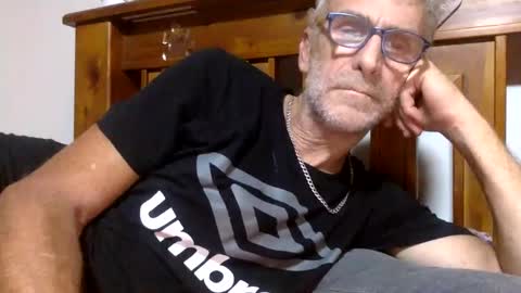 deanofflove2210 online show from 02-06-25, 12:05