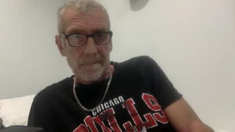 Snapshot of deanofflove221000 chatting on 09-11-25, 11:32 deanofflove221000 online show from 09-11-25, 11:32