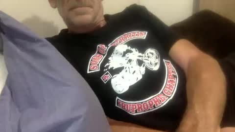 Snapshot of deanofflove221000 chatting on 11-18-25, 06:34 deanofflove221000 online show from 11-18-25, 06:34