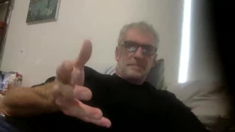 Snapshot of deanofflove221000 chatting on 11-25-25, 04:34 deanofflove221000 online show from 11-25-25, 04:34