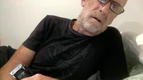 Snapshot of deanofflove221000 chatting on 12-17-25, 05:24 deanofflove221000 online show from 12-17-25, 05:24