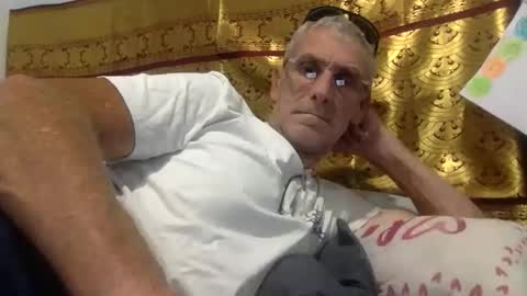 Snapshot of deanofflove221000 chatting on 02-21-26, 06:03 deanofflove221000 online show from 02-21-26, 06:03