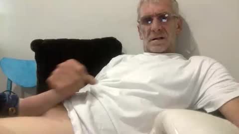 Snapshot of deanofflove221000 chatting on 02-24-26, 06:22 deanofflove221000 online show from 02-24-26, 06:22