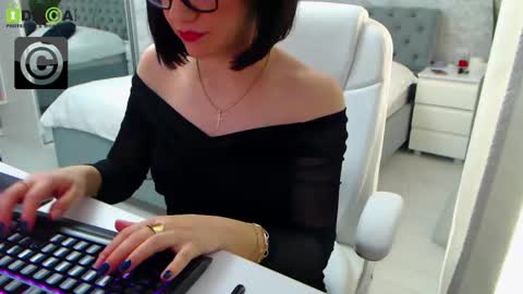 Elly online show from 02-26-25, 09:53