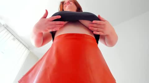 Snapshot of debbiewood chatting on 06-08-26, 05:30 DeboraDebbieDee online show from 06-08-26, 05:30