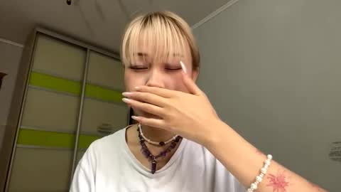 Snapshot of debbisomogye chatting on 11-06-25, 09:43 Azomi online show from 11-06-25, 09:43