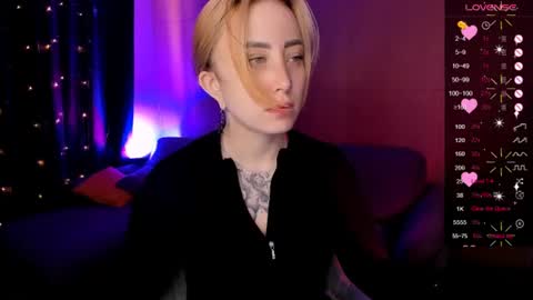 Snapshot of deborah_moore chatting on 06-16-26, 02:03 Debora online show from 06-16-26, 02:03
