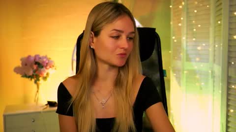 Snapshot of deboralarson chatting on 04-10-26, 03:23 Debora online show from 04-10-26, 03:23