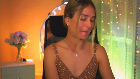 Snapshot of deboralarson chatting on 05-16-26, 10:36 Debora online show from 05-16-26, 10:36