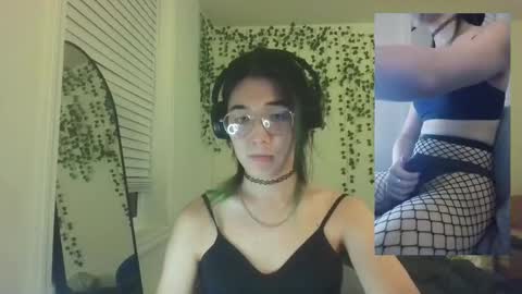 Snapshot of deciduousdoll chatting on 09-14-25, 05:50 deciduousdoll online show from 09-14-25, 05:50