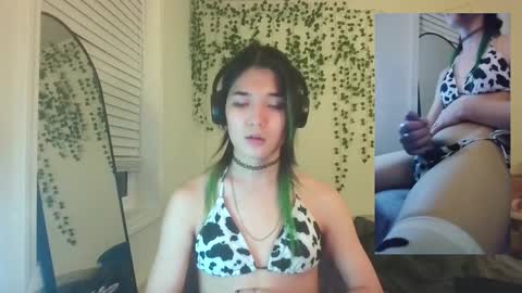 Snapshot of deciduousdoll chatting on 09-18-25, 07:43 deciduousdoll online show from 09-18-25, 07:43