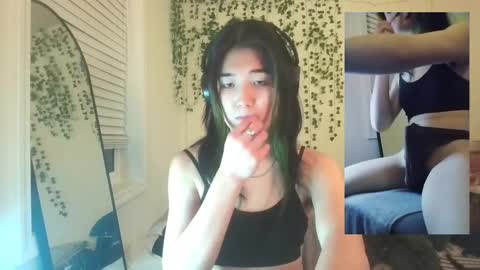 Snapshot of deciduousdoll chatting on 09-21-25, 06:04 deciduousdoll online show from 09-21-25, 06:04