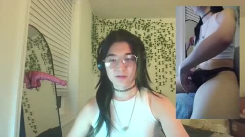 Snapshot of deciduousdoll chatting on 10-05-25, 05:28 deciduousdoll online show from 10-05-25, 05:28