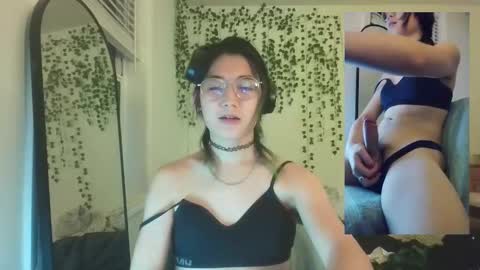 Snapshot of deciduousdoll chatting on 10-27-25, 05:11 deciduousdoll online show from 10-27-25, 05:11