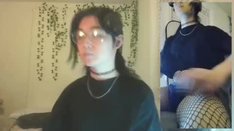 deciduousdoll online show from 12-01-25, 07:02