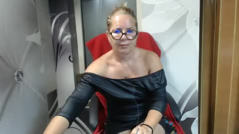 hi guys i m a cute milf i m here for good time and nice people pls be respectfool and enjoy me online show from 06-18-26, 02:45