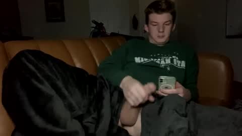 Snapshot of deeyungguy chatting on 12-06-24, 09:43 more content and goodies online show from 12-06-24, 09:43