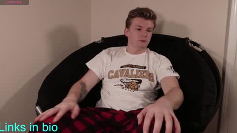 Snapshot of deeyungguy chatting on 12-17-24, 09:28 more content and goodies online show from 12-17-24, 09:28