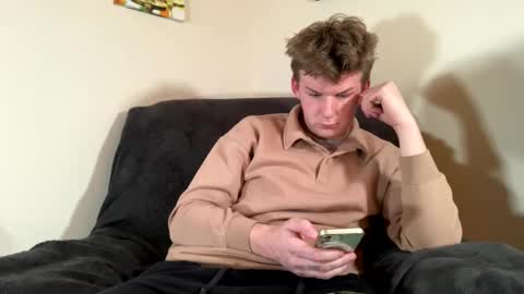 Snapshot of deeyungguy chatting on 01-04-25, 09:54 more content and goodies online show from 01-04-25, 09:54