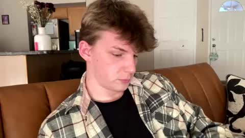 Snapshot of deeyungguy chatting on 01-09-25, 04:39 more content and goodies online show from 01-09-25, 04:39