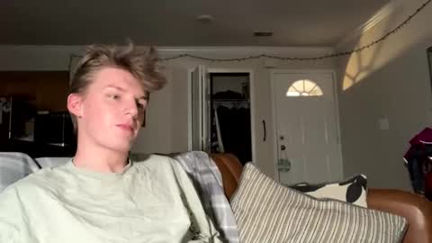 Snapshot of deeyungguy chatting on 01-10-25, 05:56 more content and goodies online show from 01-10-25, 05:56