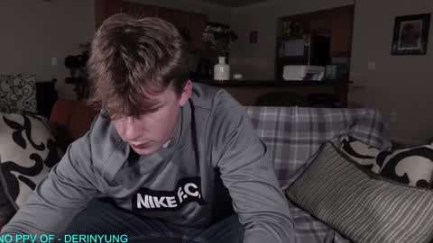 Snapshot of deeyungguy chatting on 01-16-25, 08:14 more content and goodies online show from 01-16-25, 08:14