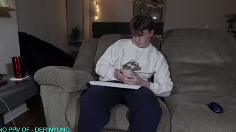 Snapshot of deeyungguy chatting on 01-21-25, 11:46 more content and goodies online show from 01-21-25, 11:46