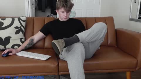 Snapshot of deeyungguy chatting on 01-29-25, 05:02 more content and goodies online show from 01-29-25, 05:02