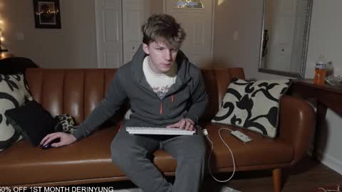 Snapshot of deeyungguy chatting on 02-11-25, 12:16 more content and goodies online show from 02-11-25, 12:16