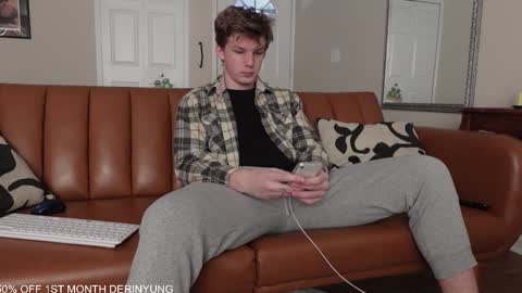 Snapshot of deeyungguy chatting on 02-14-25, 01:29 more content and goodies online show from 02-14-25, 01:29