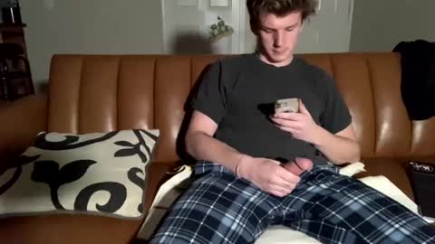 Snapshot of deeyungguy chatting on 03-05-25, 09:05 more content and goodies online show from 03-05-25, 09:05