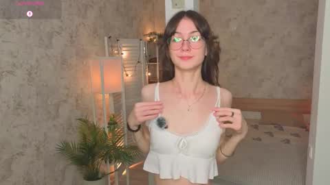 Snapshot of defeded_lovee chatting on 11-21-25, 07:45 Amy online show from 11-21-25, 07:45