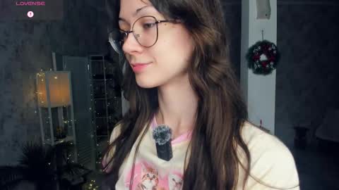 Snapshot of defeded_lovee chatting on 12-18-25, 07:20 Amy online show from 12-18-25, 07:20