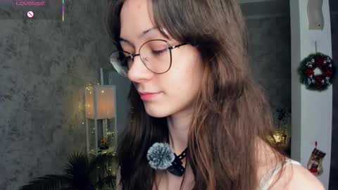 Snapshot of defeded_lovee chatting on 12-21-25, 07:32 Amy online show from 12-21-25, 07:32
