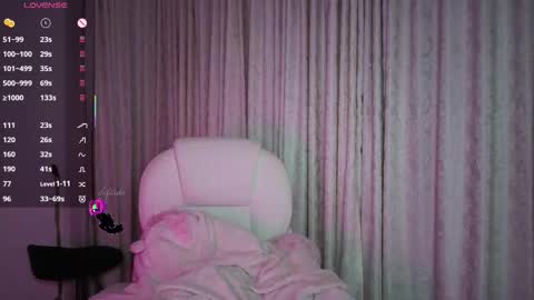 Snapshot of deftsuki chatting on 09-12-25, 04:23 Stephanie.e online show from 09-12-25, 04:23