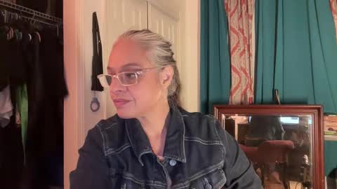 Tori online show from 04-20-26, 03:09