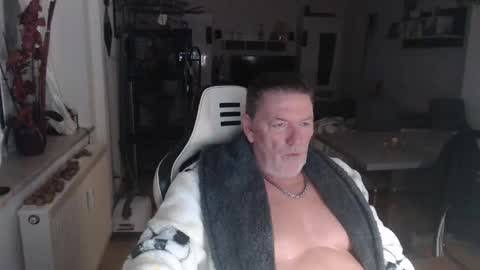 deinprinz2312 online show from 10-17-25, 04:04