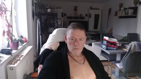 deinprinz2312 online show from 12-03-25, 07:49