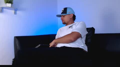 Snapshot of deivy_gram chatting on 04-19-26, 12:00 DEIVY online show from 04-19-26, 12:00