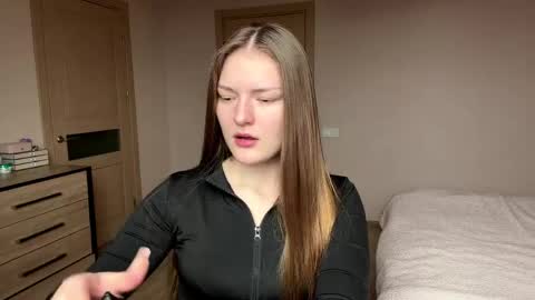 Mila online show from 04-03-26, 11:41