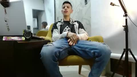 Snapshot of delglo chatting on 10-05-25, 03:27 delglo online show from 10-05-25, 03:27