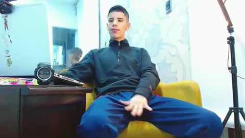 Snapshot of delglo chatting on 10-07-25, 05:04 delglo online show from 10-07-25, 05:04