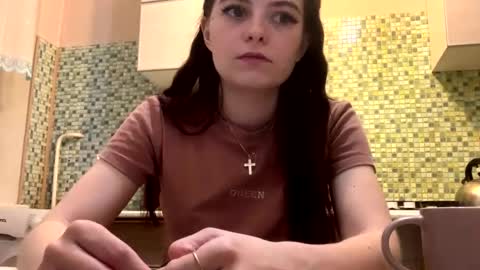 Snapshot of deliciastombaugh chatting on 04-01-26, 01:28 Kiki online show from 04-01-26, 01:28